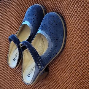 Blue white mountain clogs, size 8